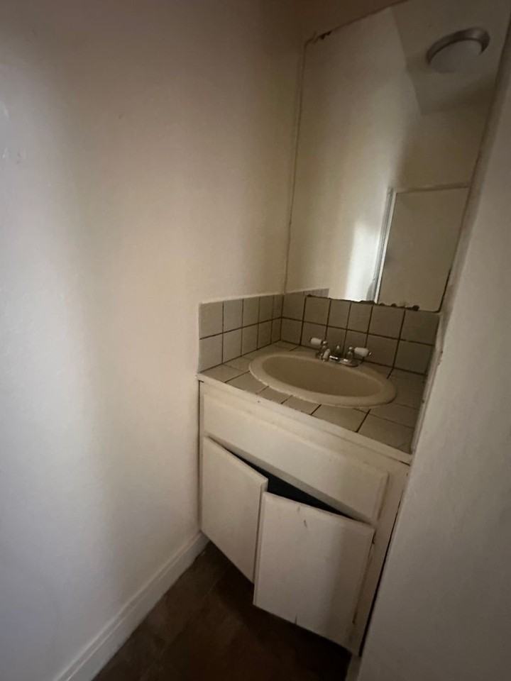255 15th St - Photo 4 of 4