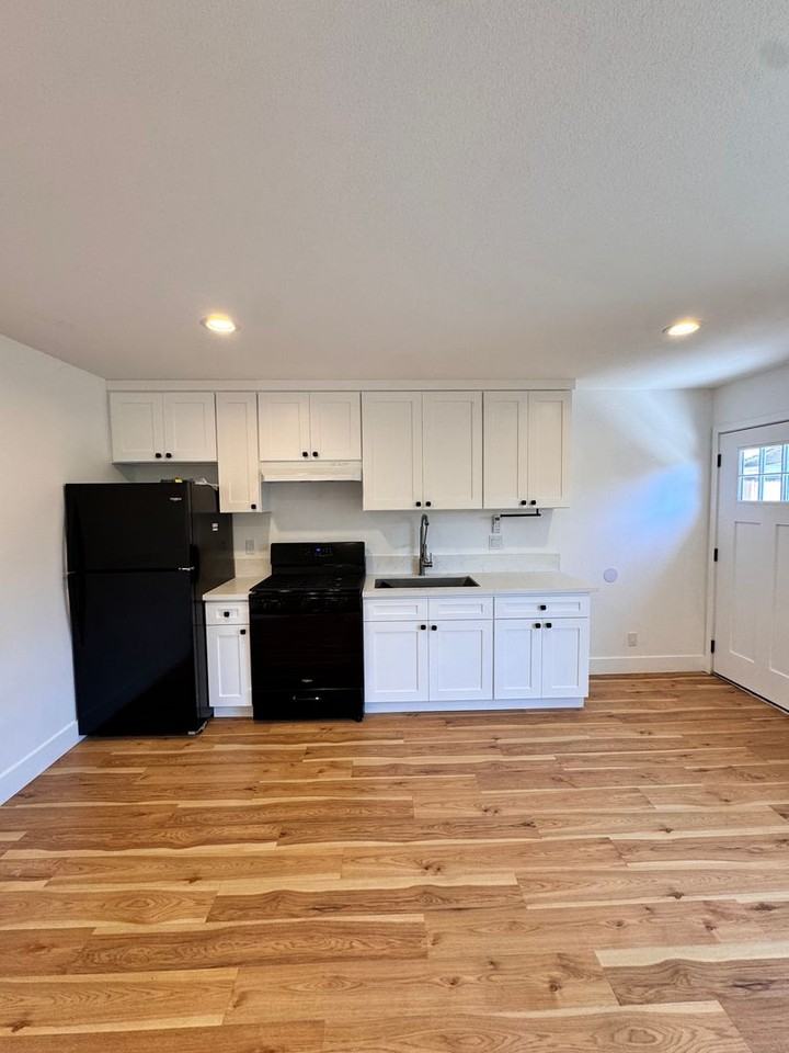 3951 Howard Ave - Photo 3 of 13