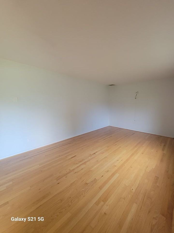 512 S Kings Point Rd - Photo 5 of 17