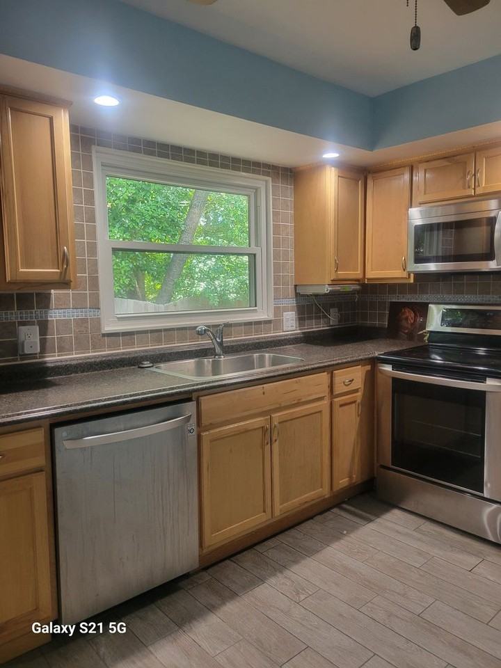 512 S Kings Point Rd - Photo 7 of 17