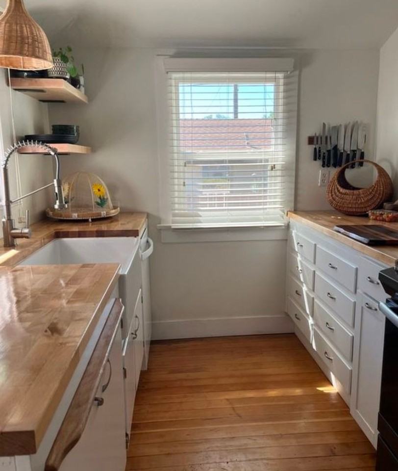 2118 Vine St - Photo 3 of 9