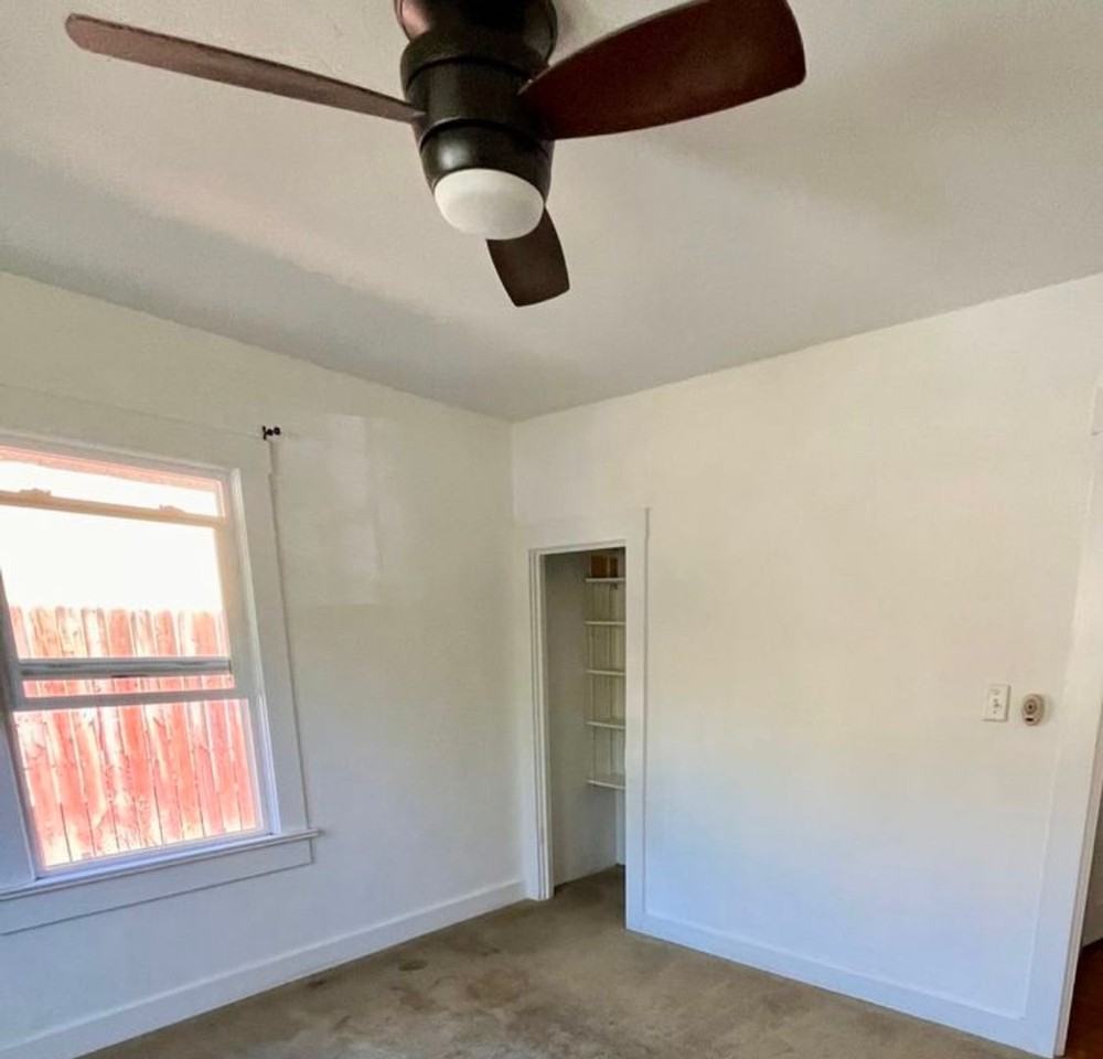 2118 Vine St - Photo 7 of 9