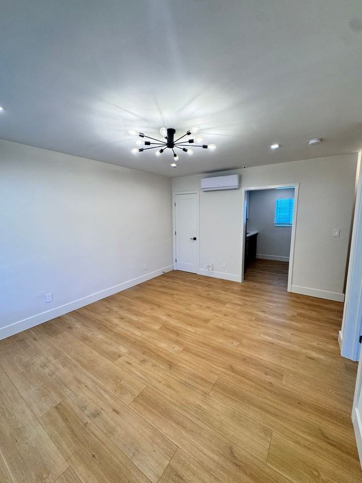 121 Ximeno Ave #6 - Photo 3 of 23