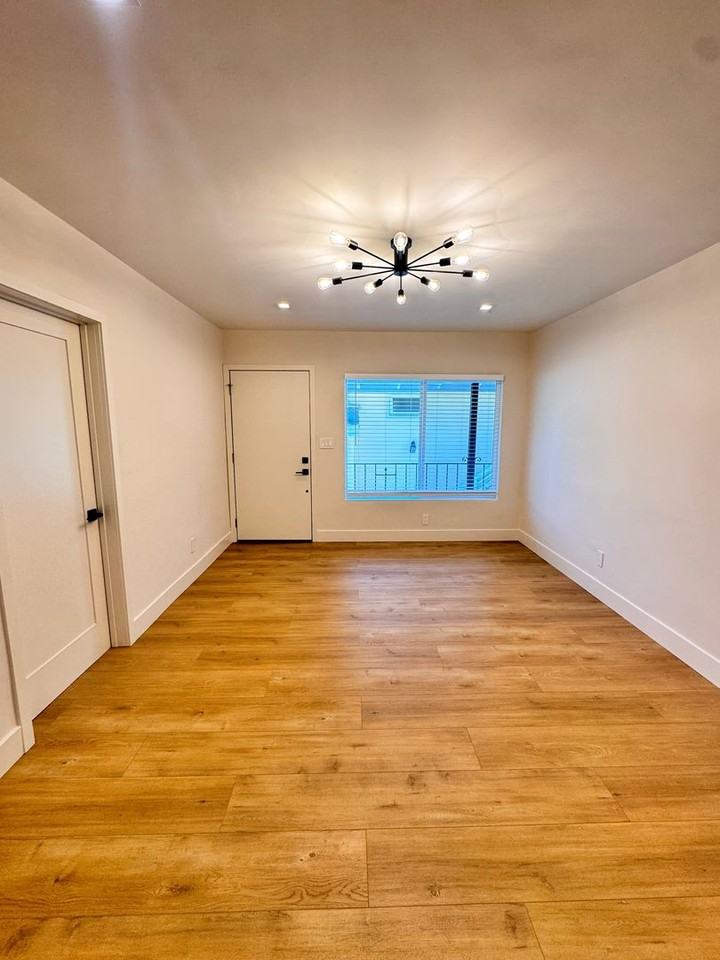 121 Ximeno Ave #6 - Photo 4 of 23