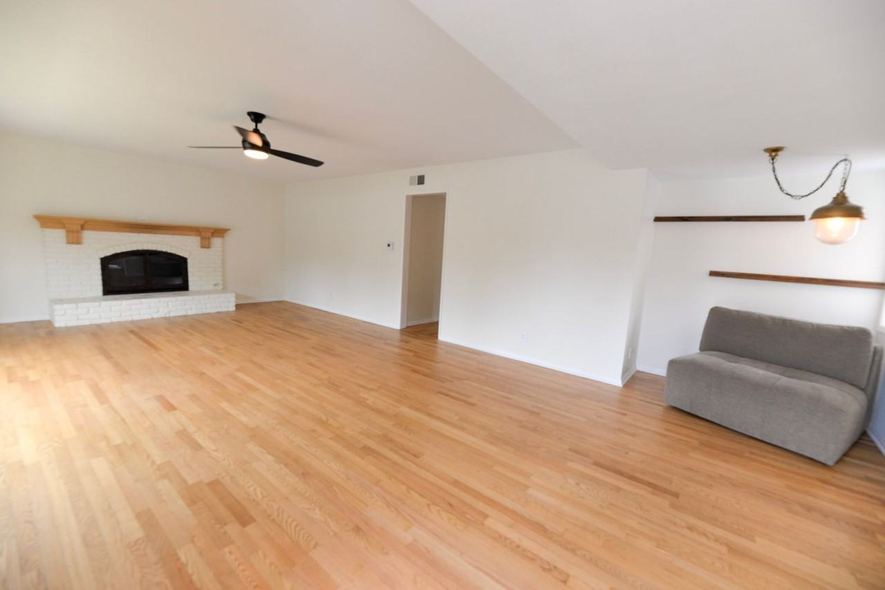 2345 S Ola Vis - Photo 4 of 28