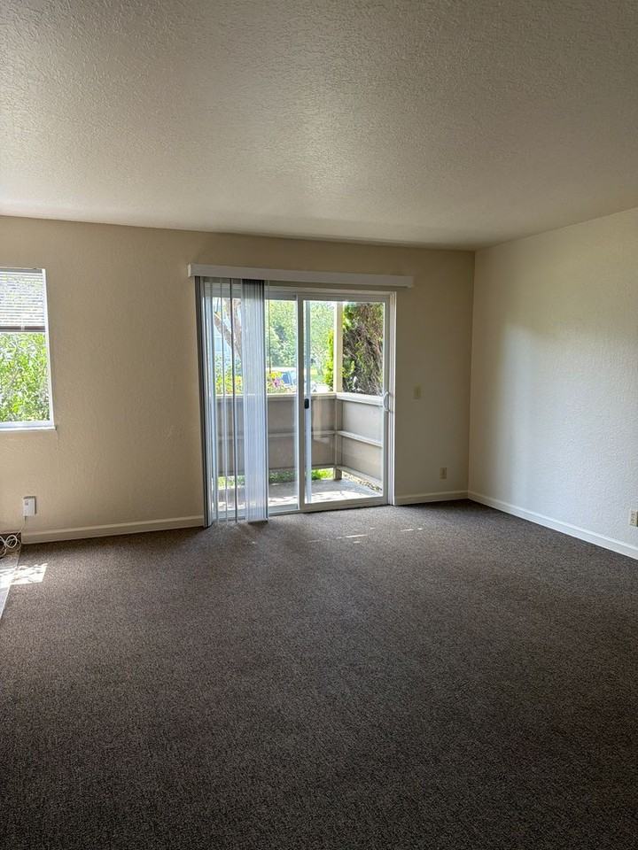 2270 Heather Ln - Photo 4 of 10