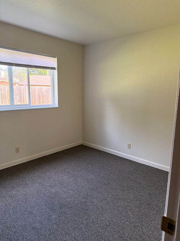 2270 Heather Ln - Photo 6 of 10