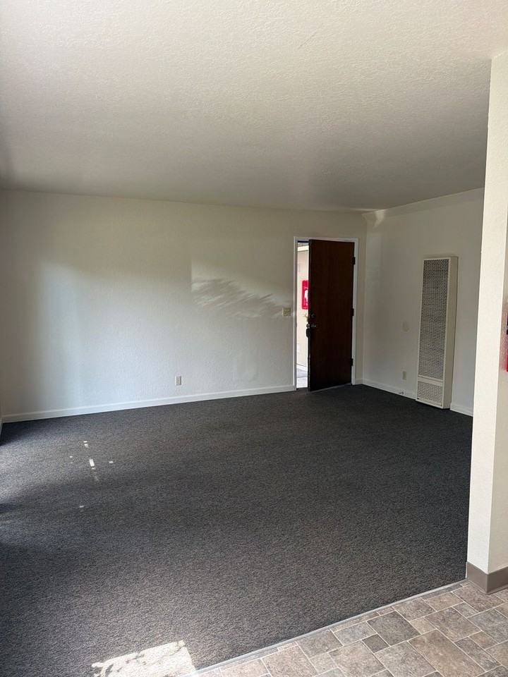 2270 Heather Ln - Photo 3 of 10