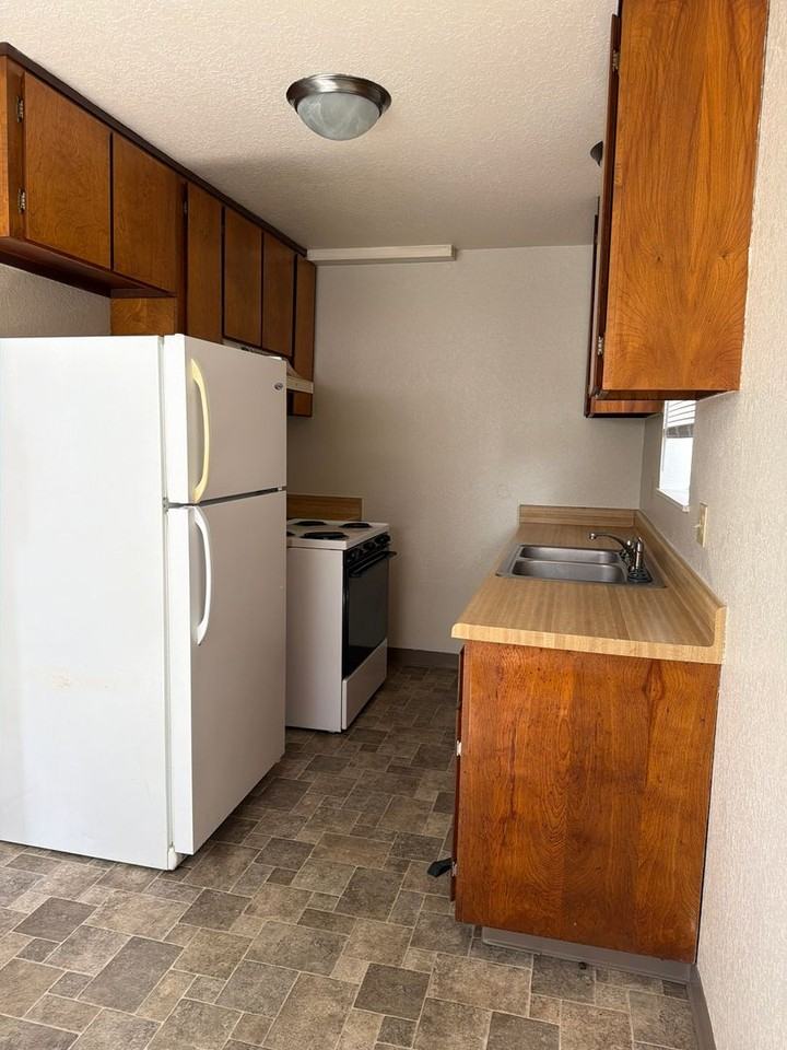 2270 Heather Ln - Photo 2 of 10
