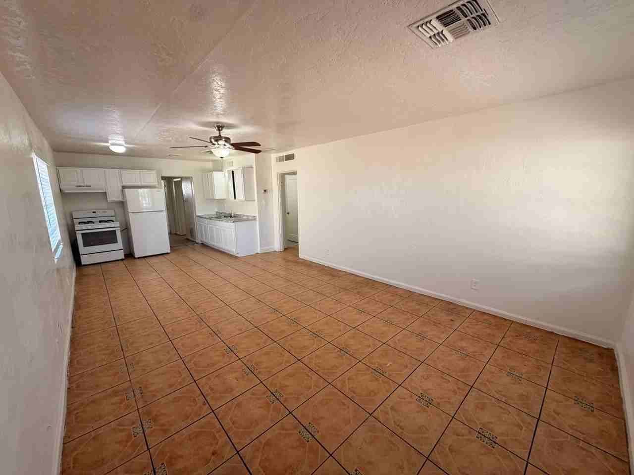 2524 W Jefferson St - Photo 2 of 19