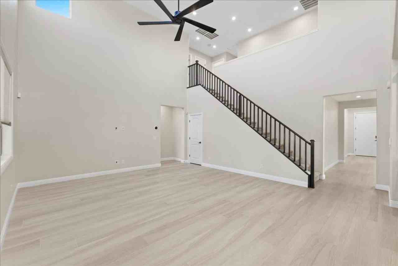 12210 Monument Hill Ave - Photo 7 of 38
