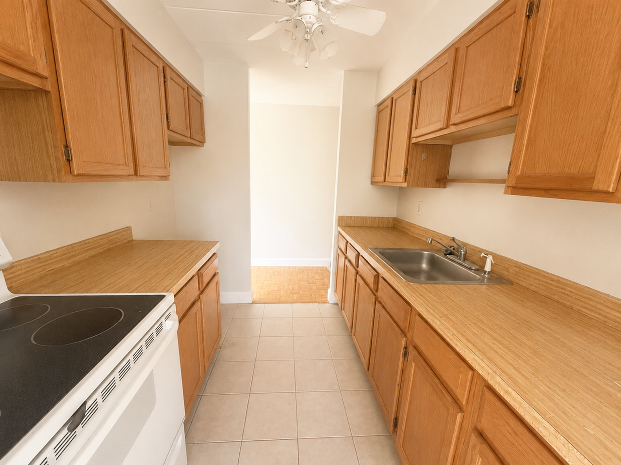Blackstone Apartments - Photo 7 of 31