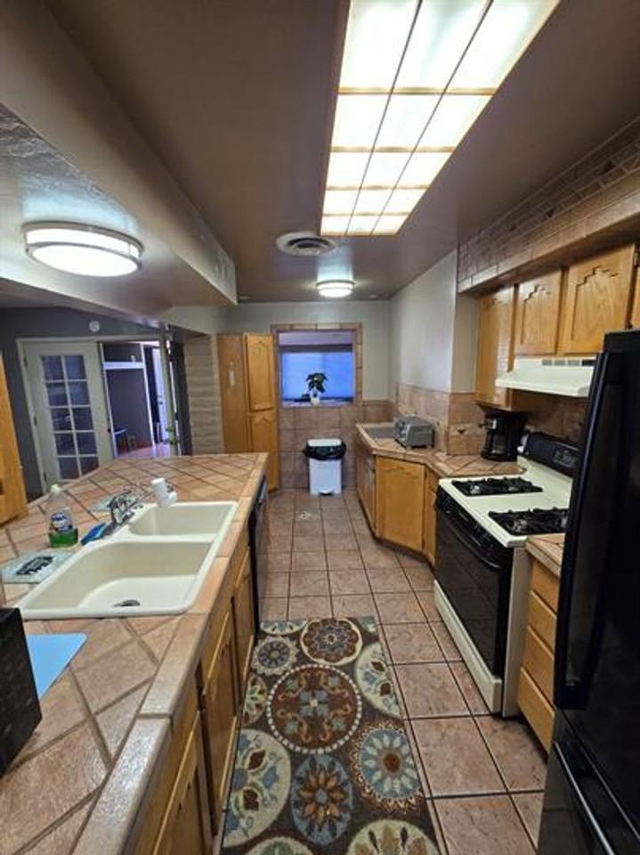 6272 E 26th St - Photo 2 of 31