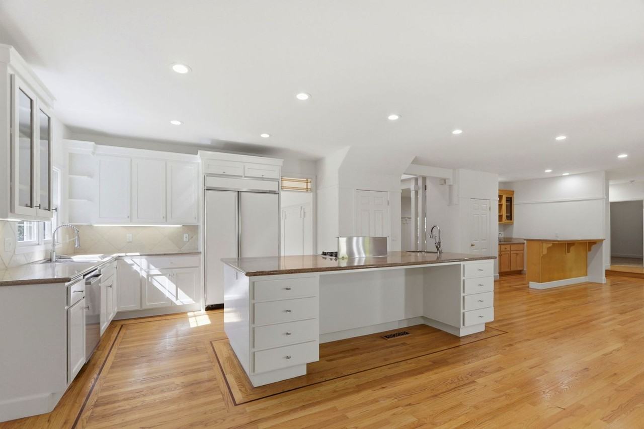 16073 Shannon Rd - Photo 3 of 29