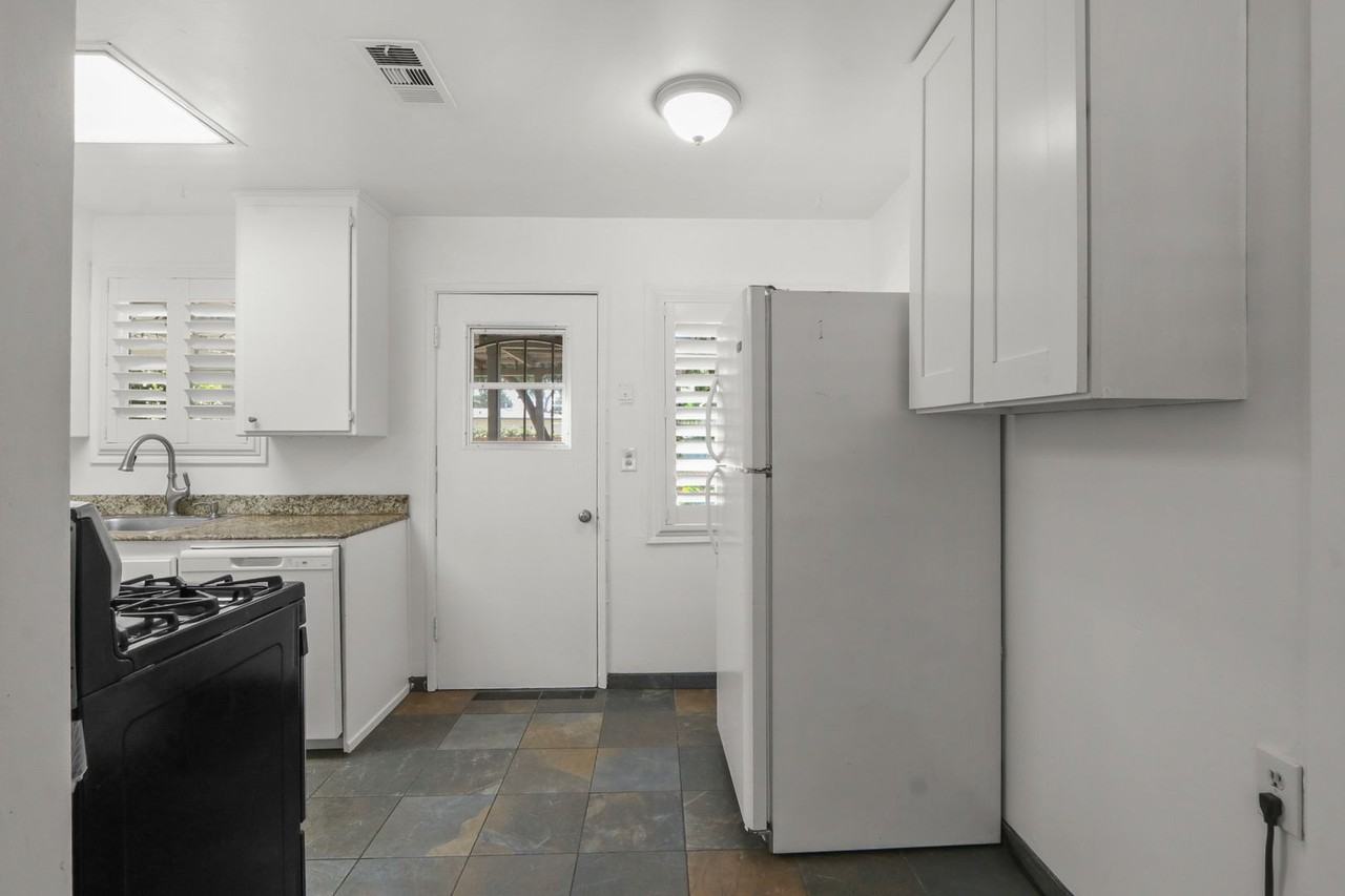 413 Adlena Dr - Photo 5 of 15