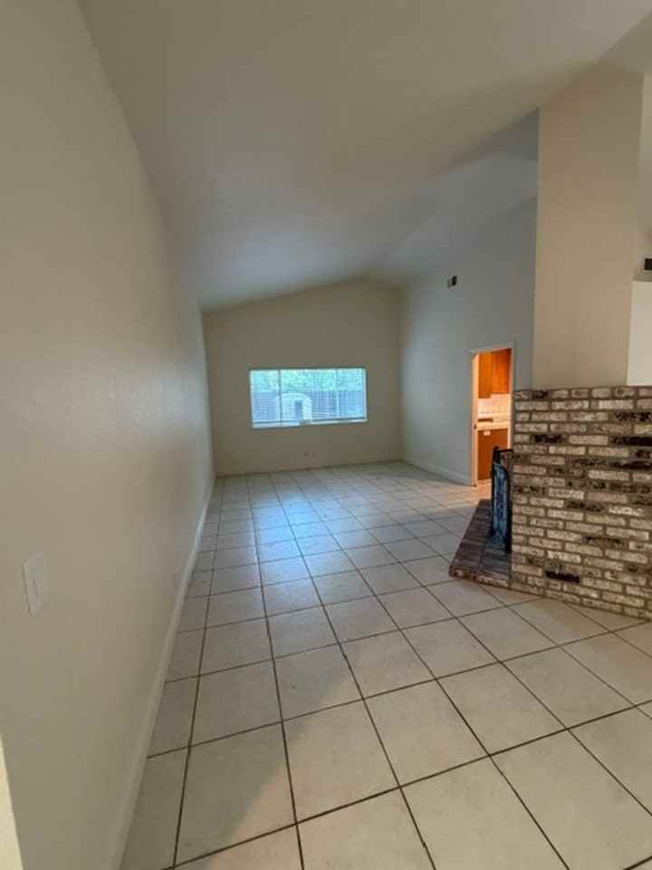 6337 Lincoln Ave - Photo 4 of 27