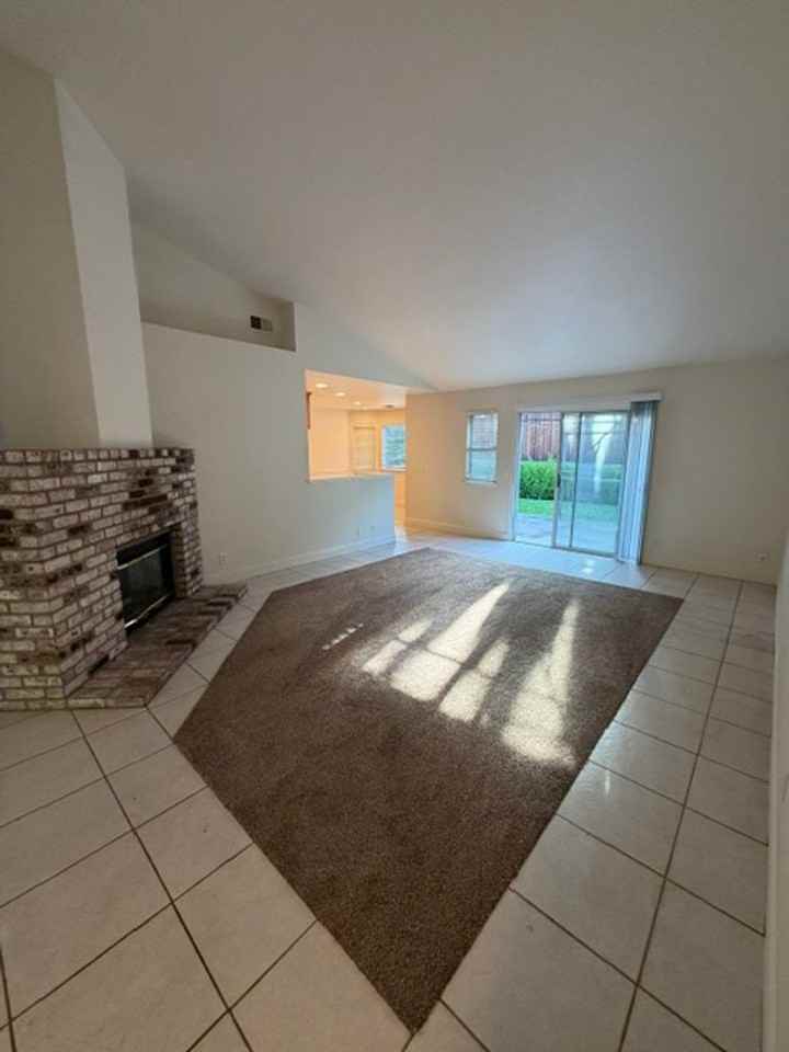 6337 Lincoln Ave - Photo 6 of 27