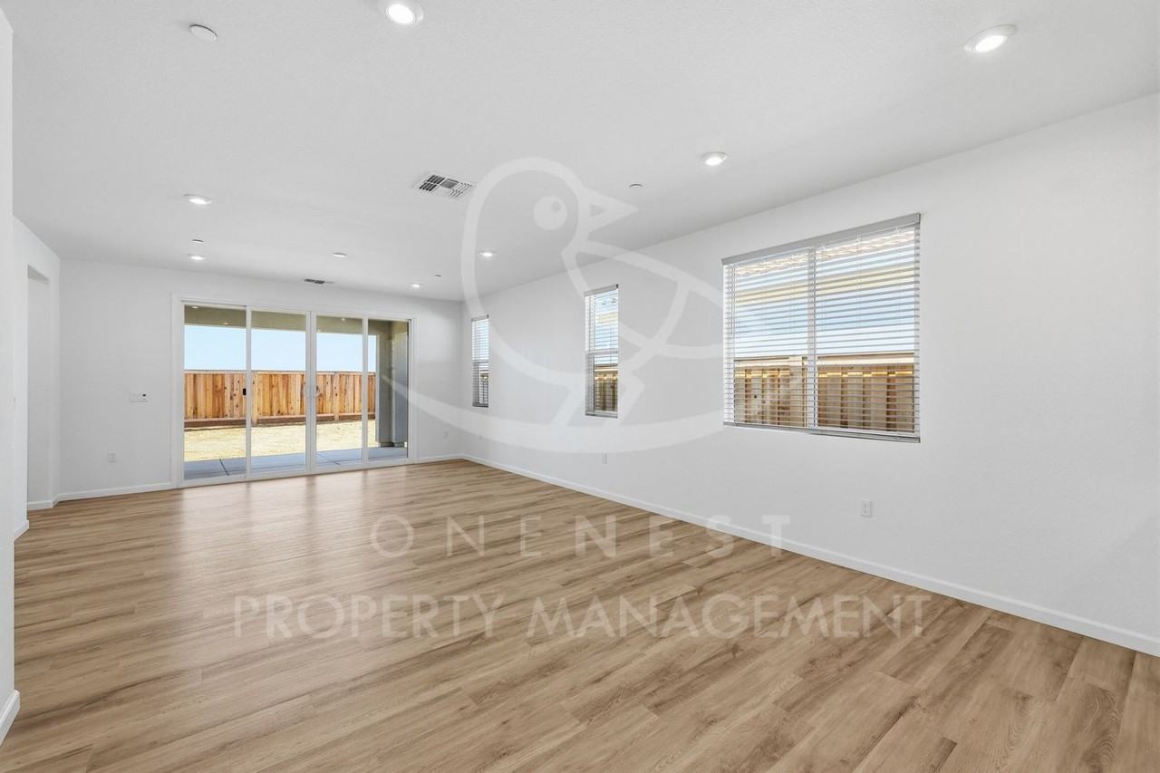 1078 Camomile Dr - Photo 3 of 19