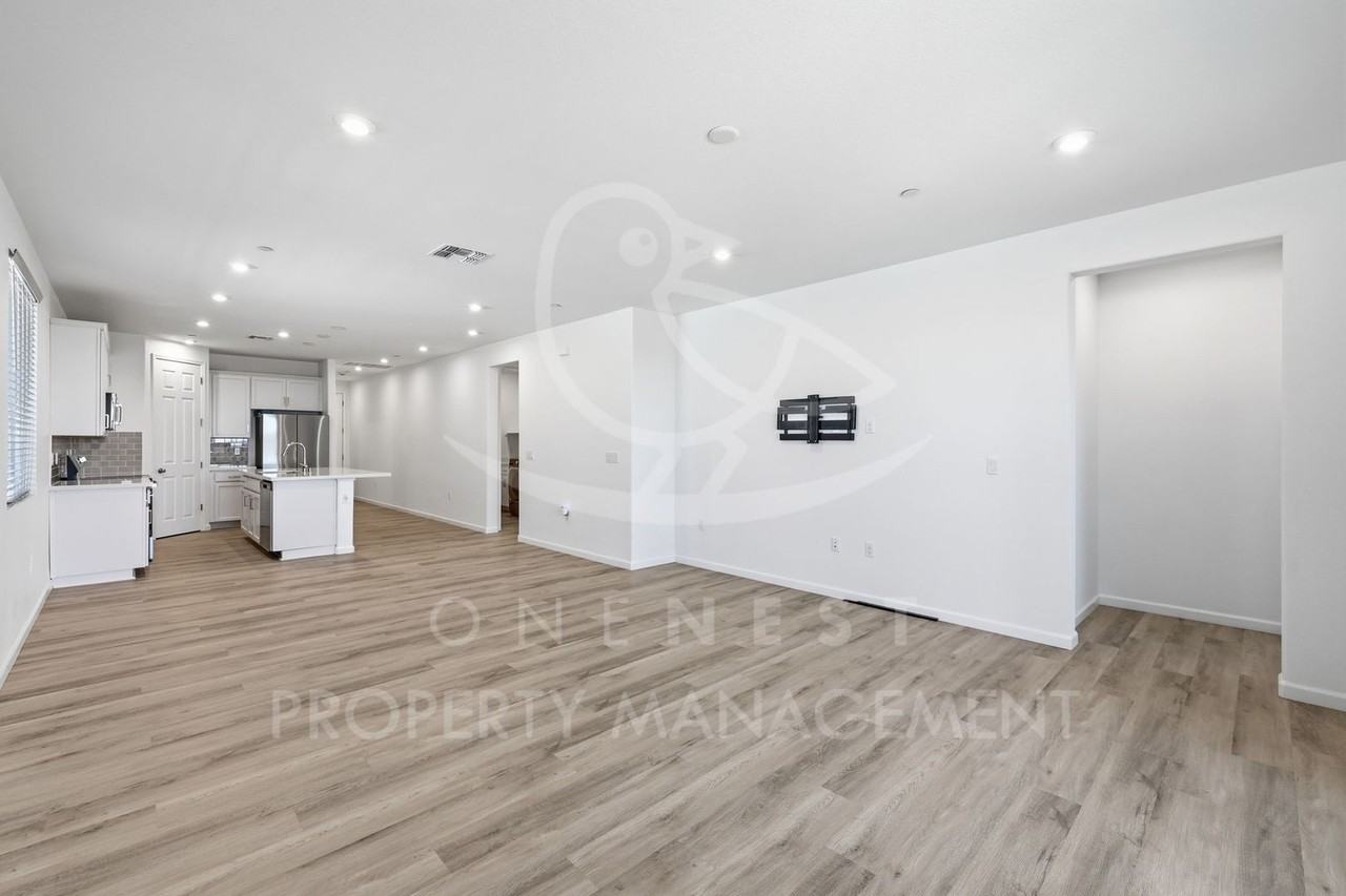 1078 Camomile Dr - Photo 5 of 19