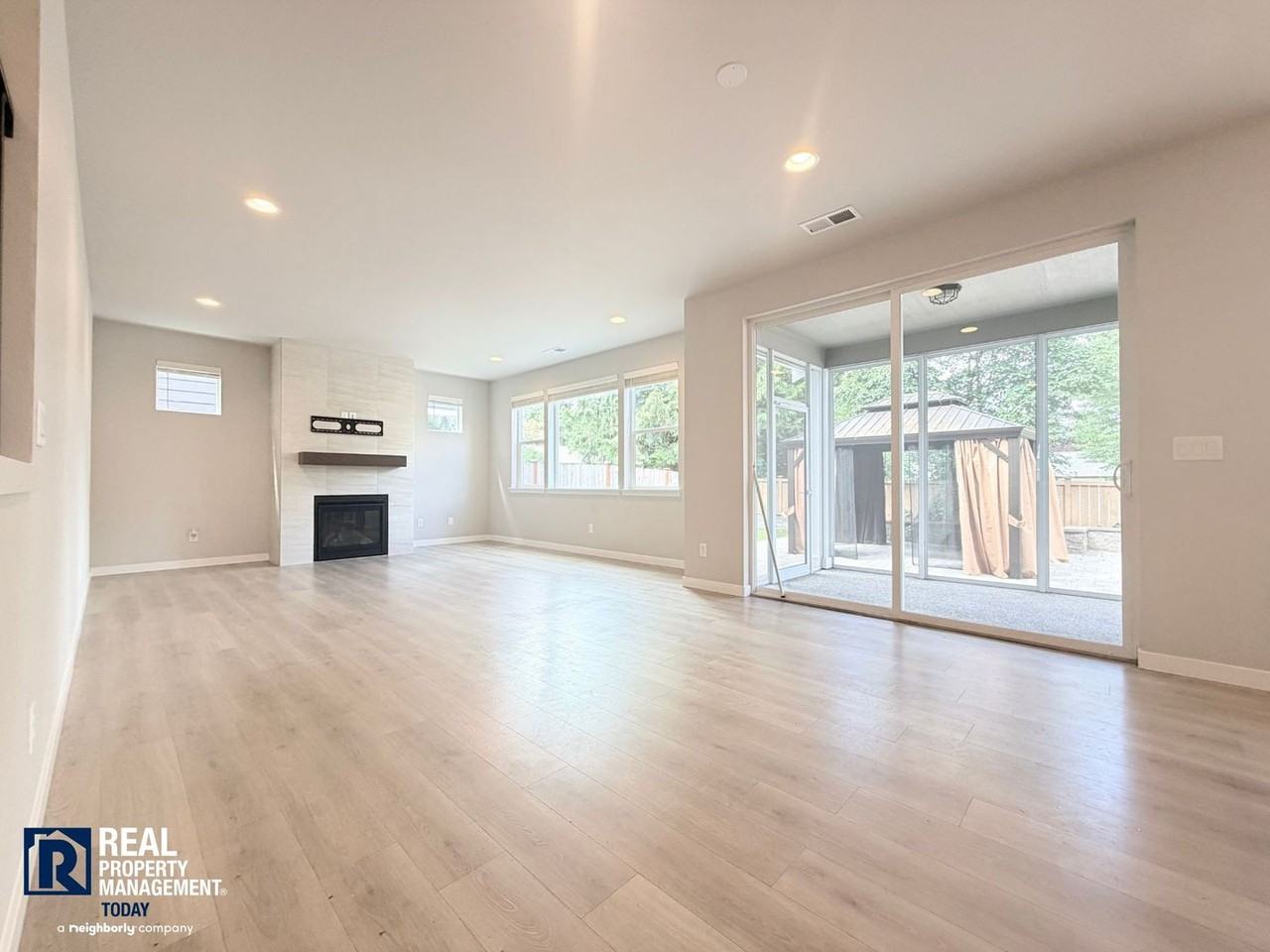 16156 8th Ave E - Photo 3 of 26