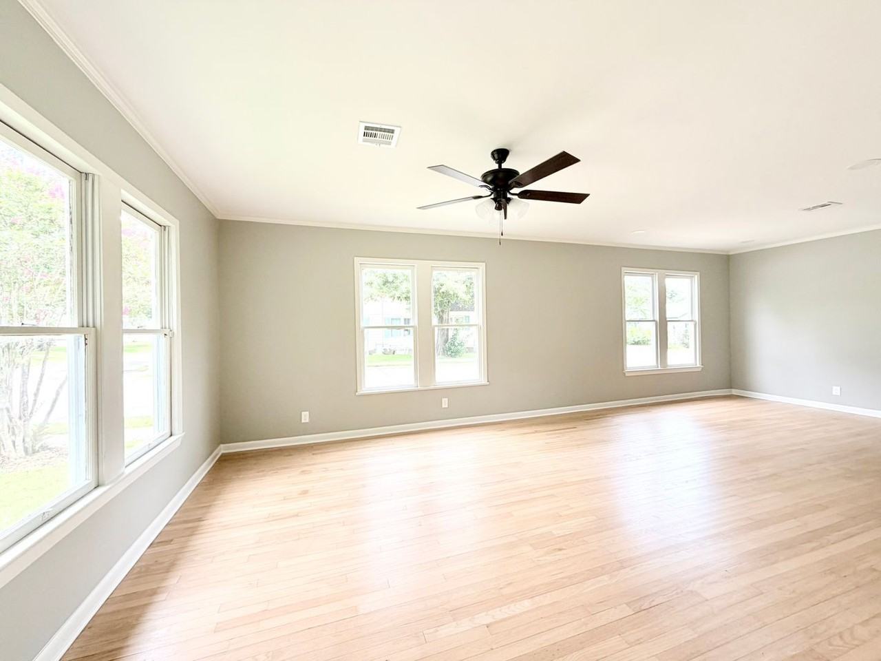 526 Evangeline Dr - Photo 4 of 14