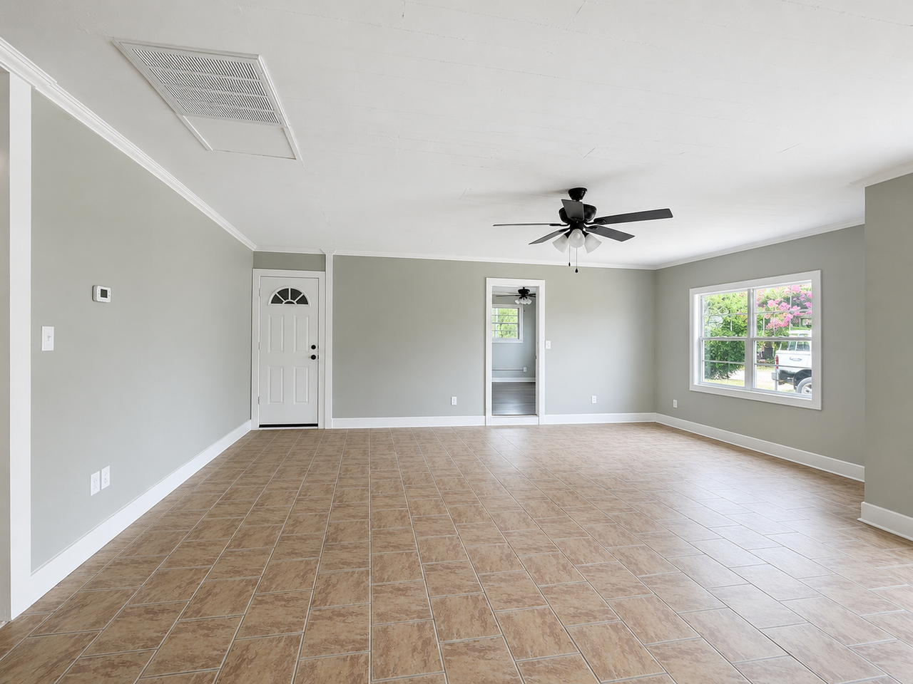 526 1/2 Evangeline Dr - Photo 3 of 8