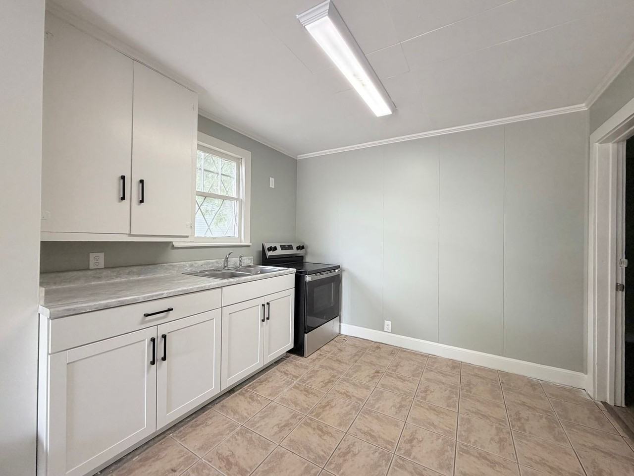 526 1/2 Evangeline Dr - Photo 4 of 8