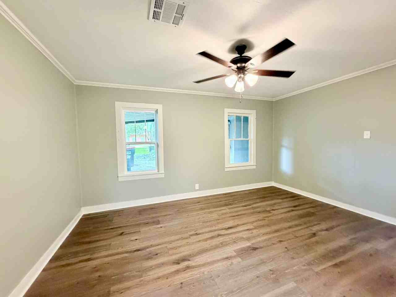 526 1/2 Evangeline Dr - Photo 5 of 8