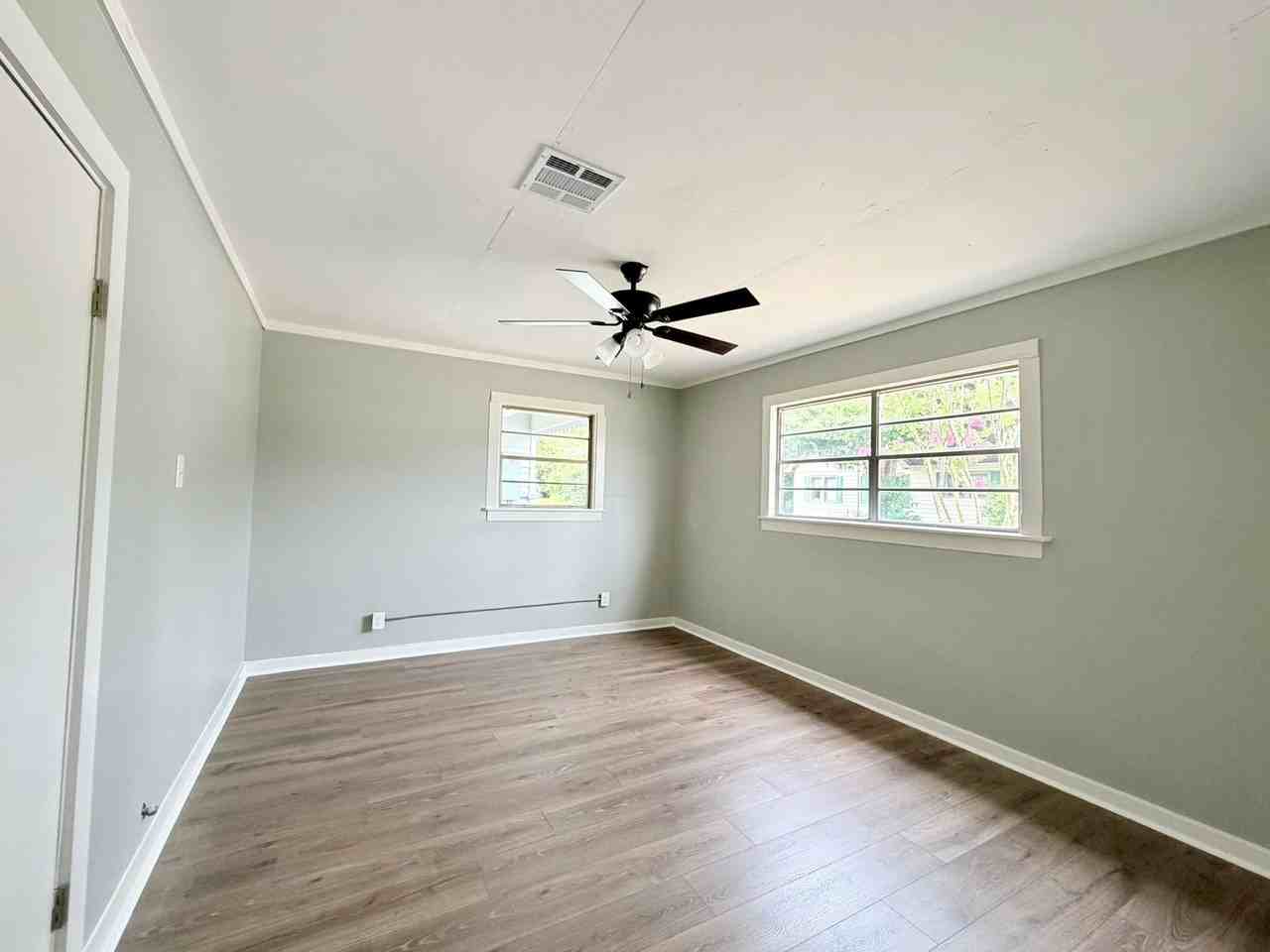 526 1/2 Evangeline Dr - Photo 7 of 8