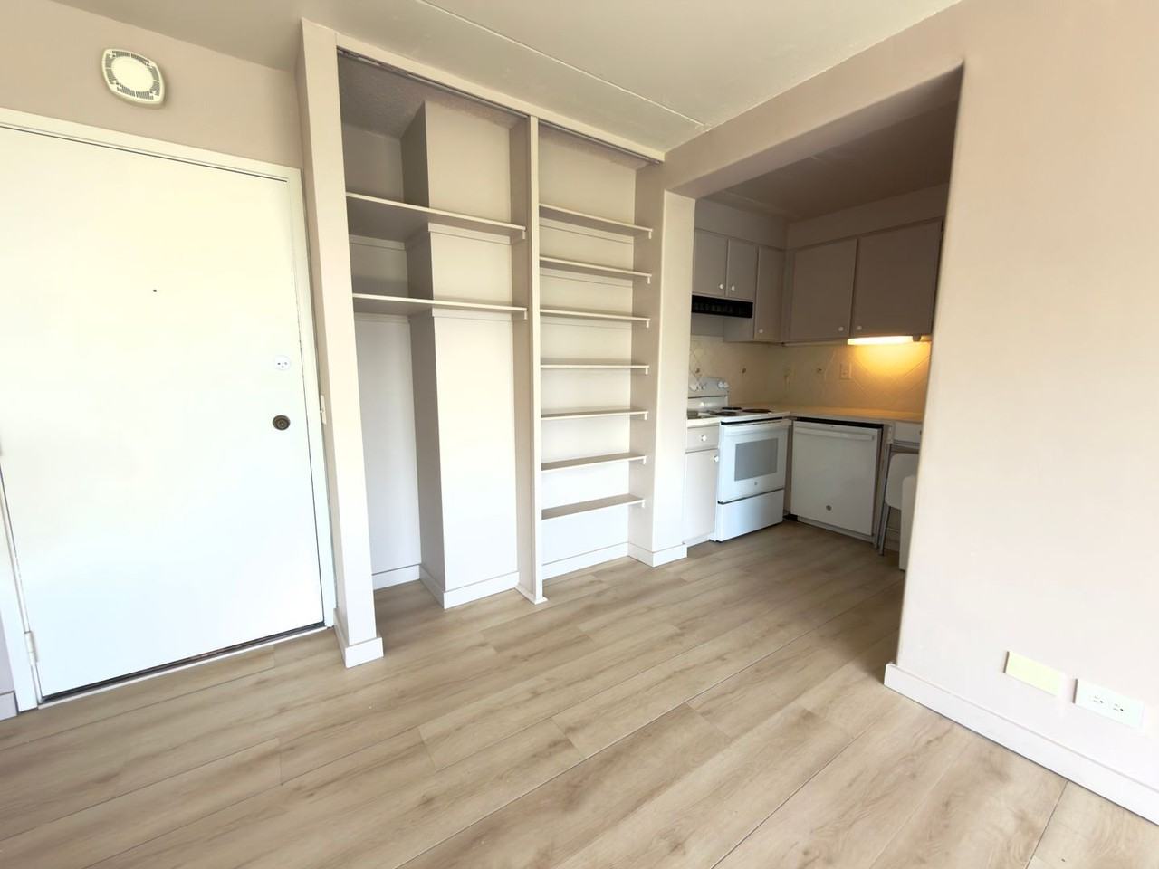 430 Keoniana St - Photo 4 of 9
