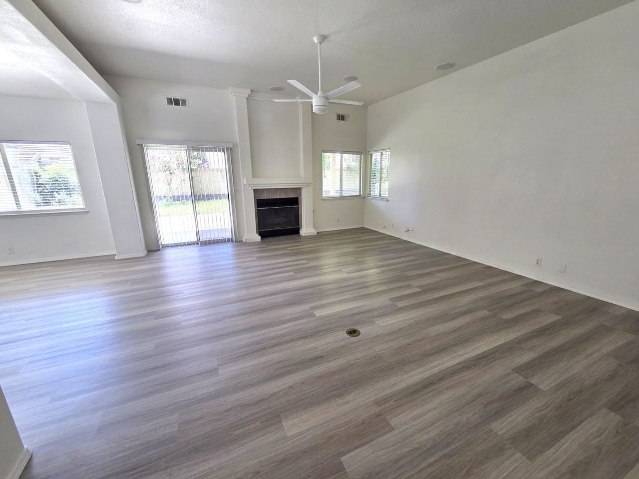 1417 E Laura Ct - Photo 3 of 18
