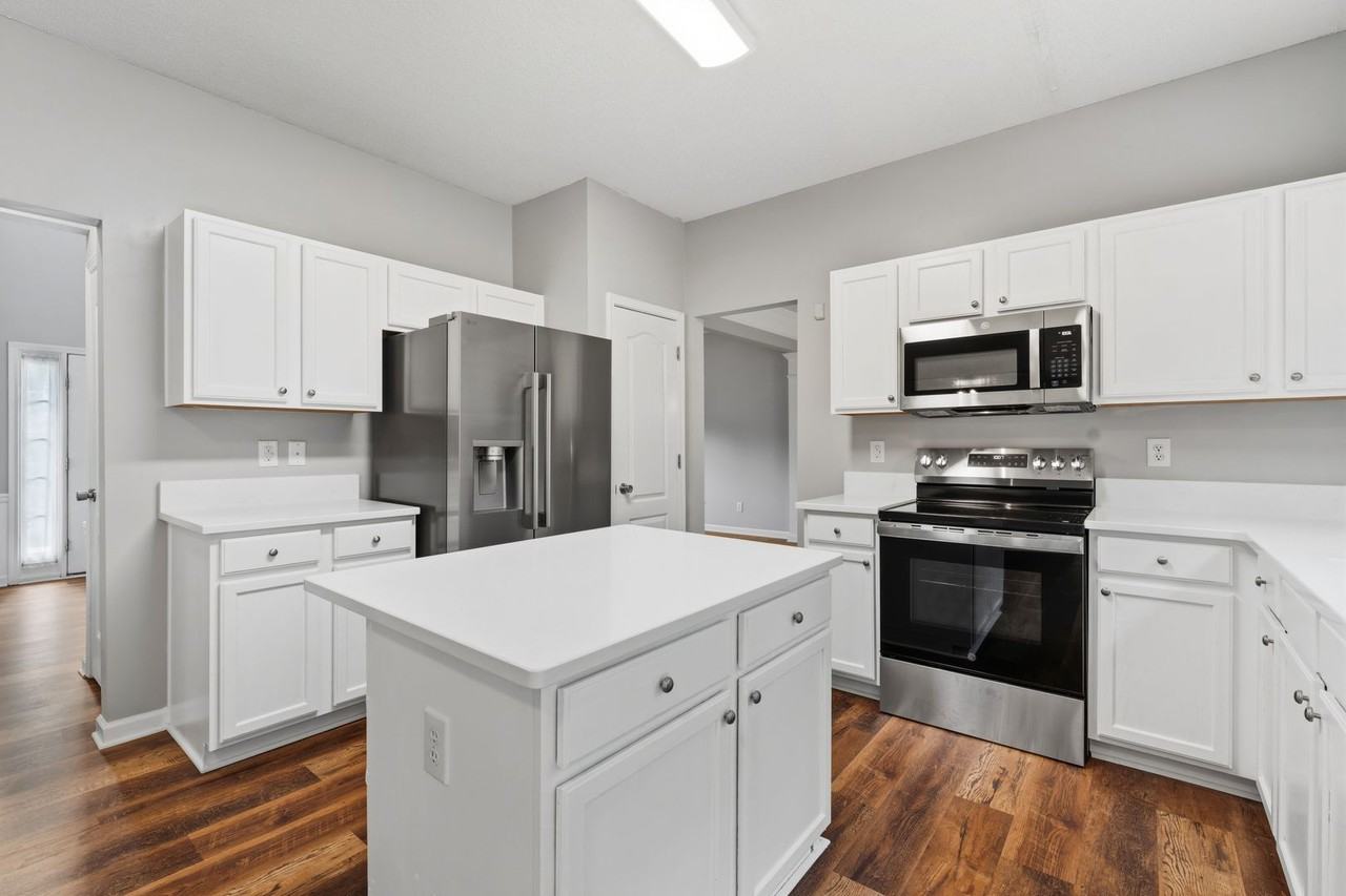 405 Grassy Point Rd - Photo 4 of 22