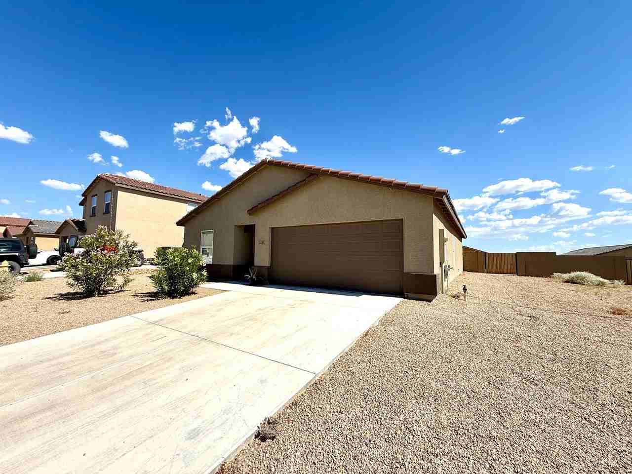 2208 E Clear Creek Dr - Photo 2 of 39