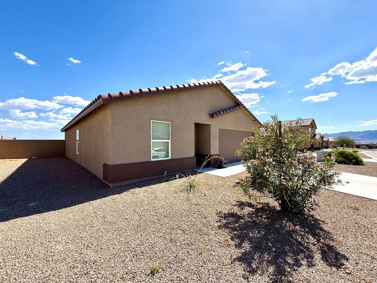 2208 E Clear Creek Dr - Photo 3 of 39