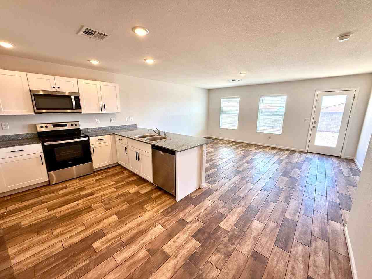 2208 E Clear Creek Dr - Photo 5 of 39