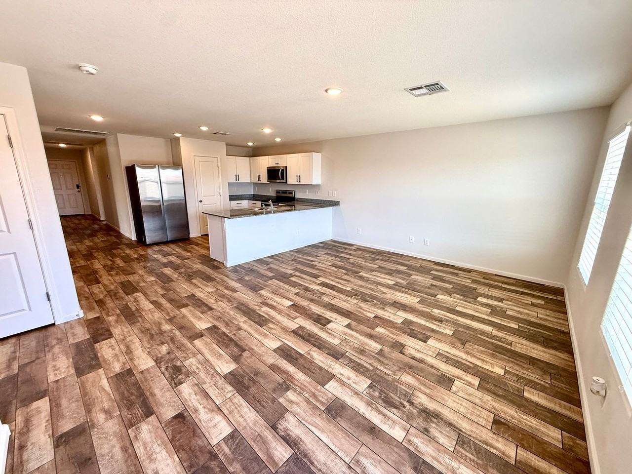 2208 E Clear Creek Dr - Photo 7 of 39