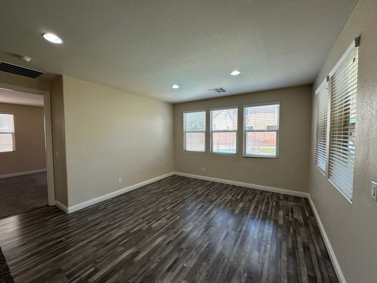 816 Bluebird Hill Ave - Photo 7 of 47