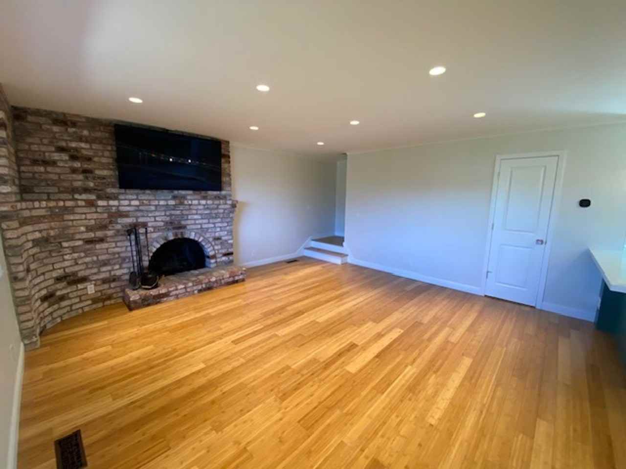 2121 David Ave - Photo 4 of 50