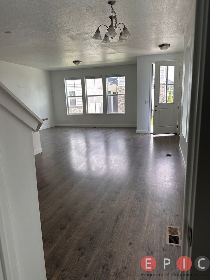 4430 W 2550 N - Photo 4 of 14
