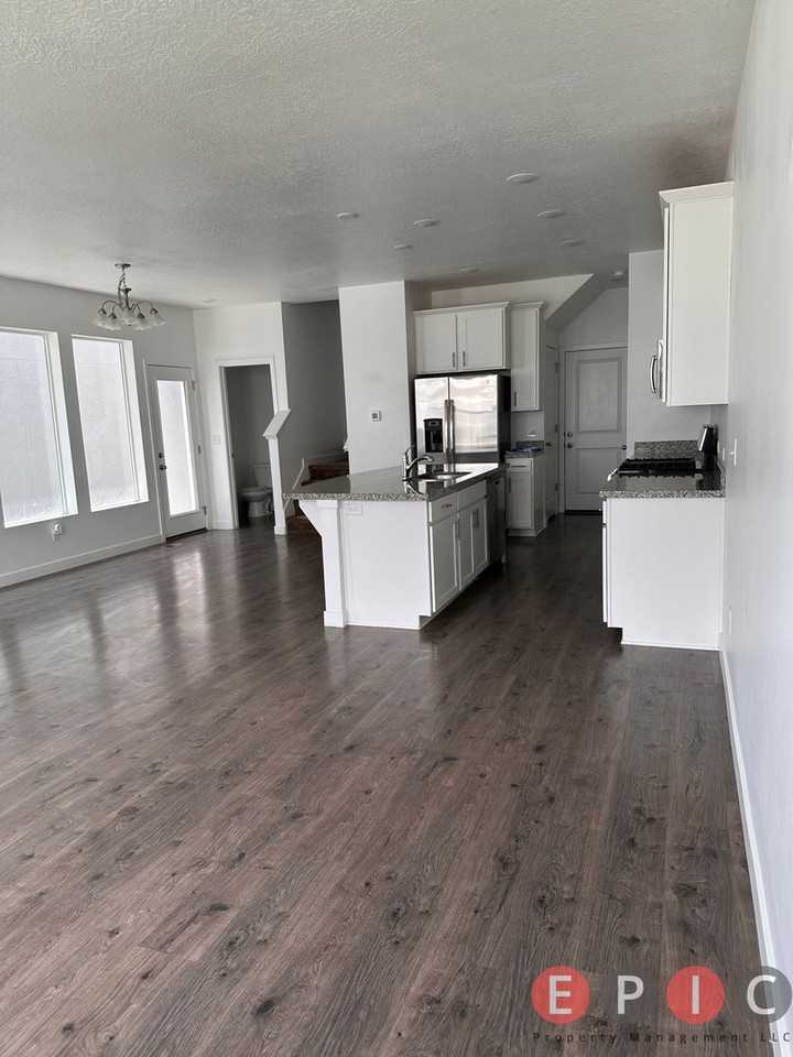 4430 W 2550 N - Photo 5 of 14