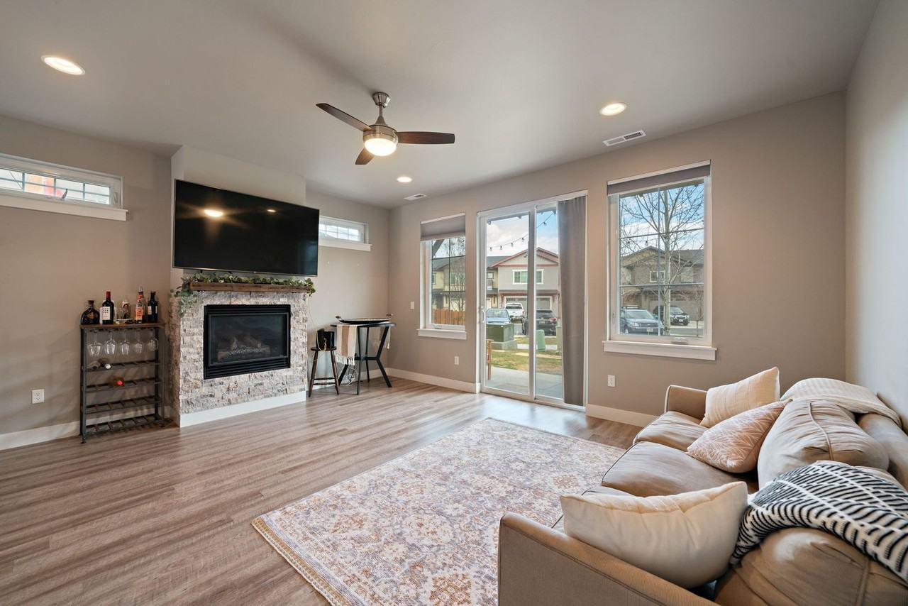 3083 Lori Ln - Photo 2 of 45