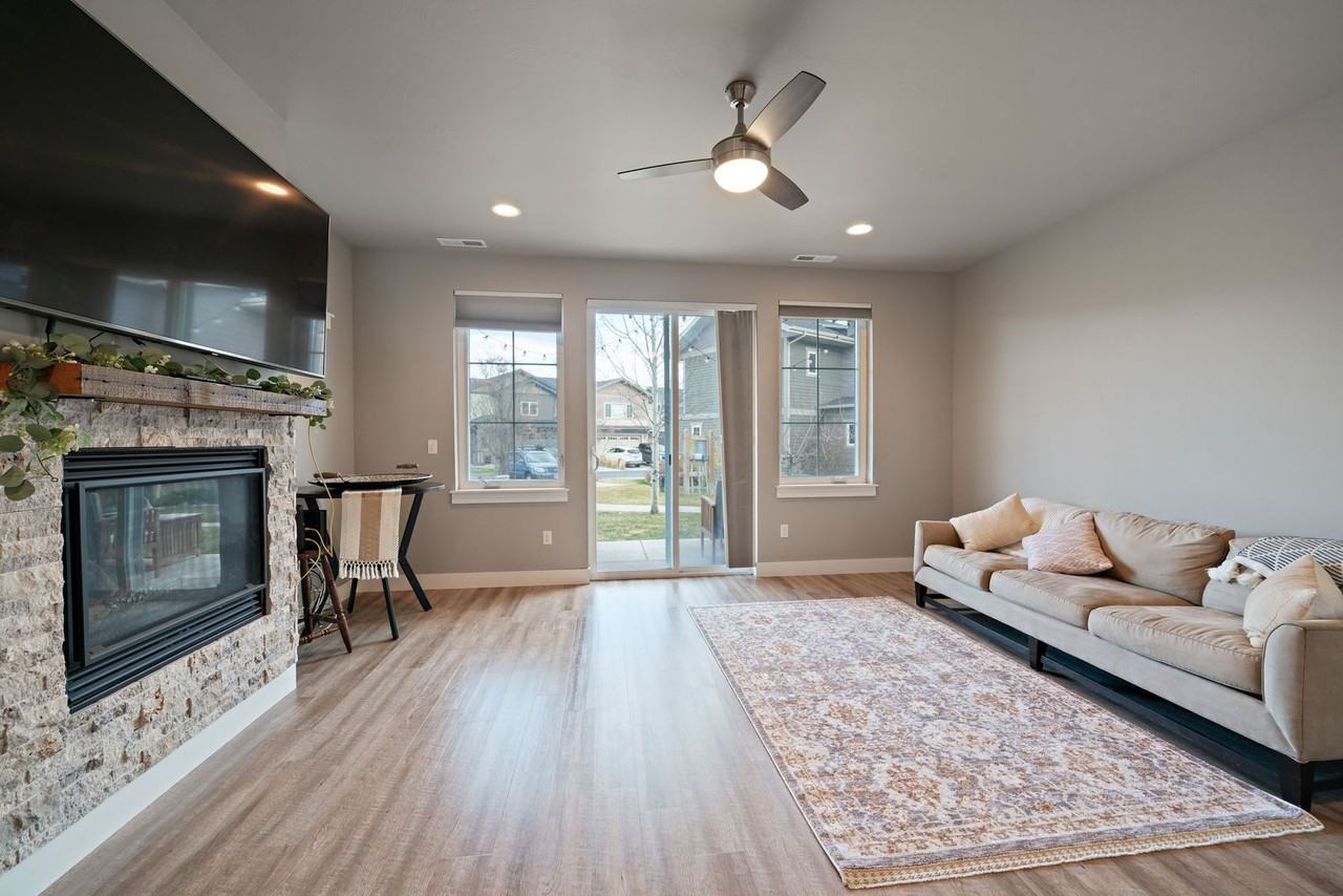 3083 Lori Ln - Photo 3 of 45