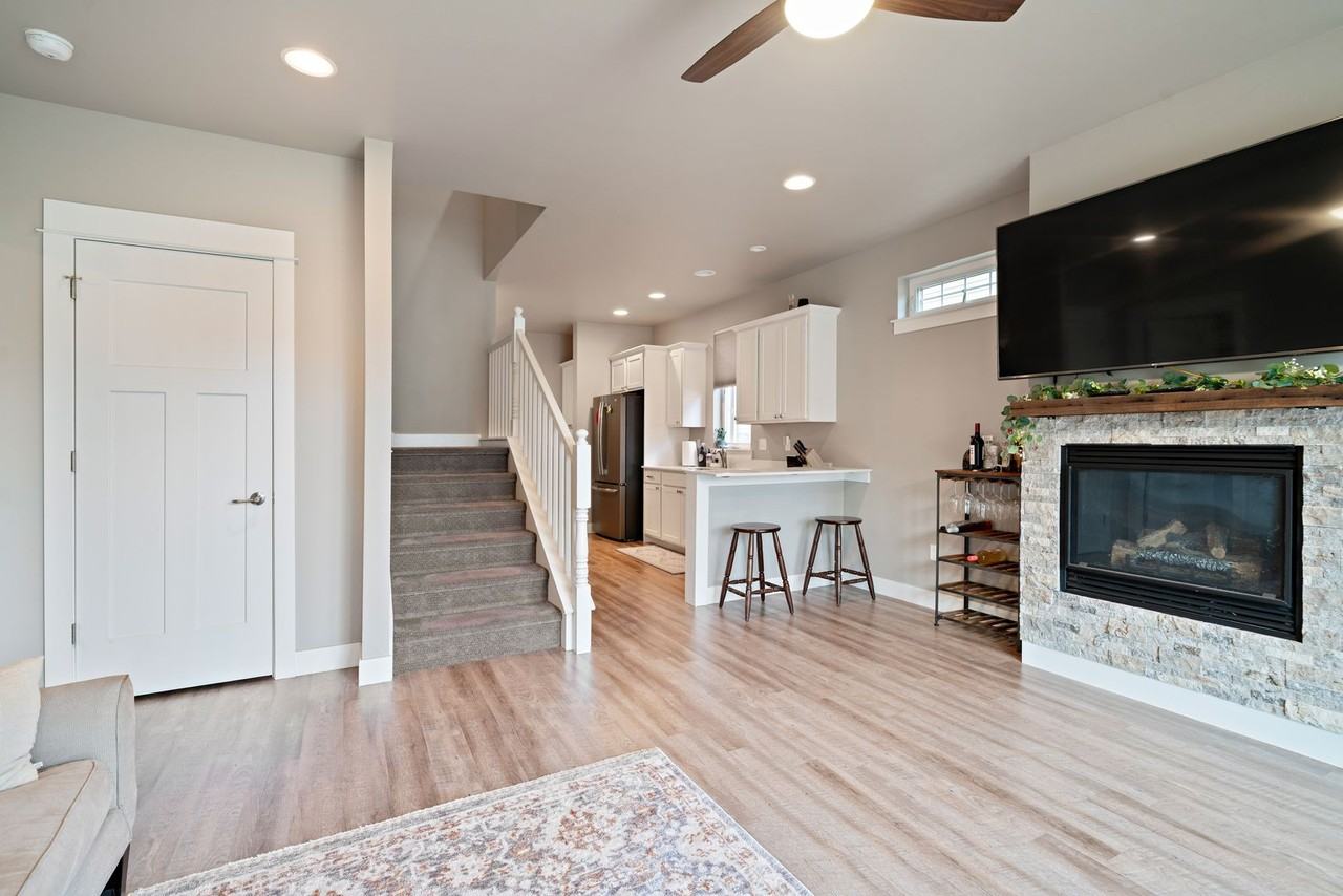 3083 Lori Ln - Photo 5 of 45
