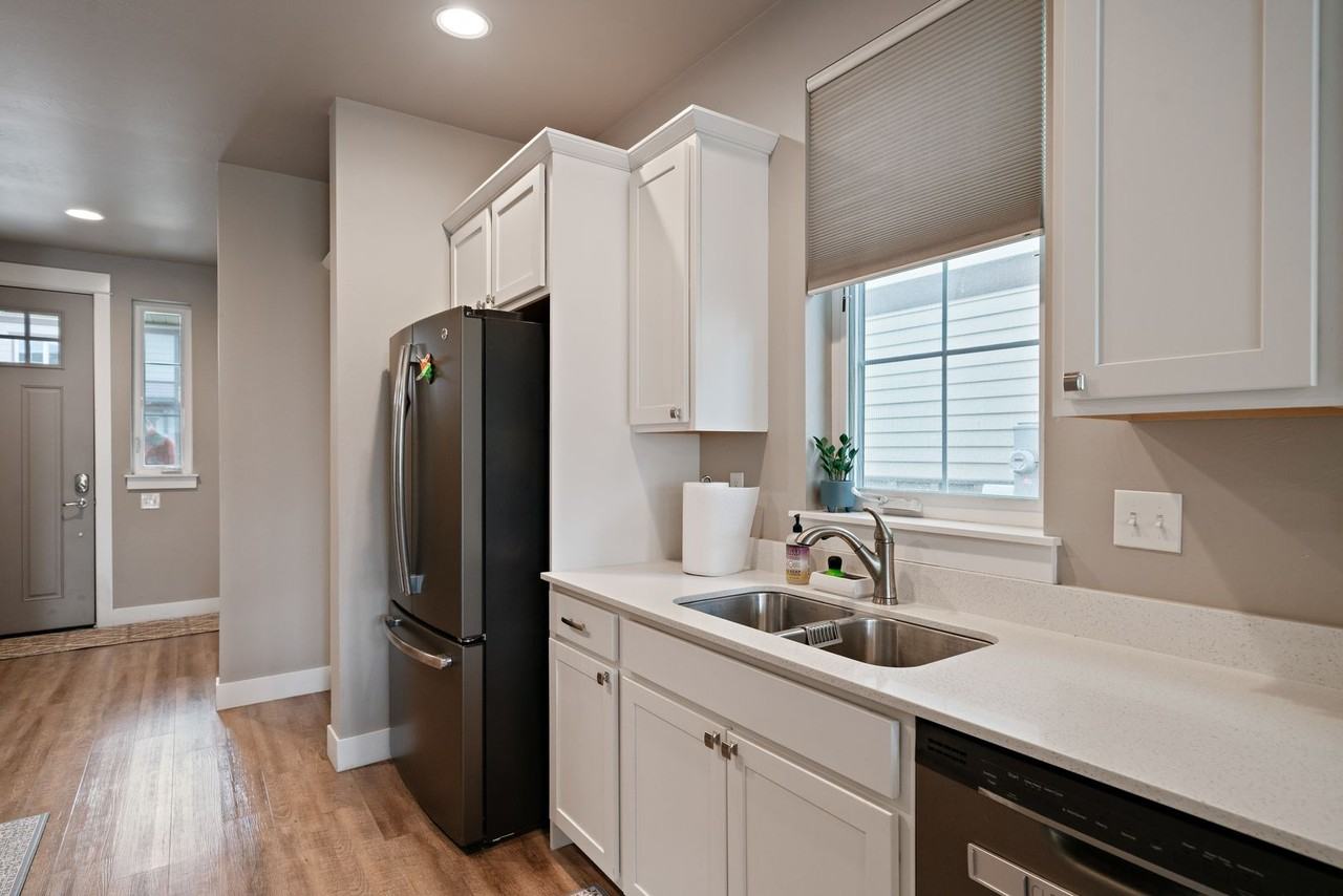 3083 Lori Ln - Photo 5 of 26