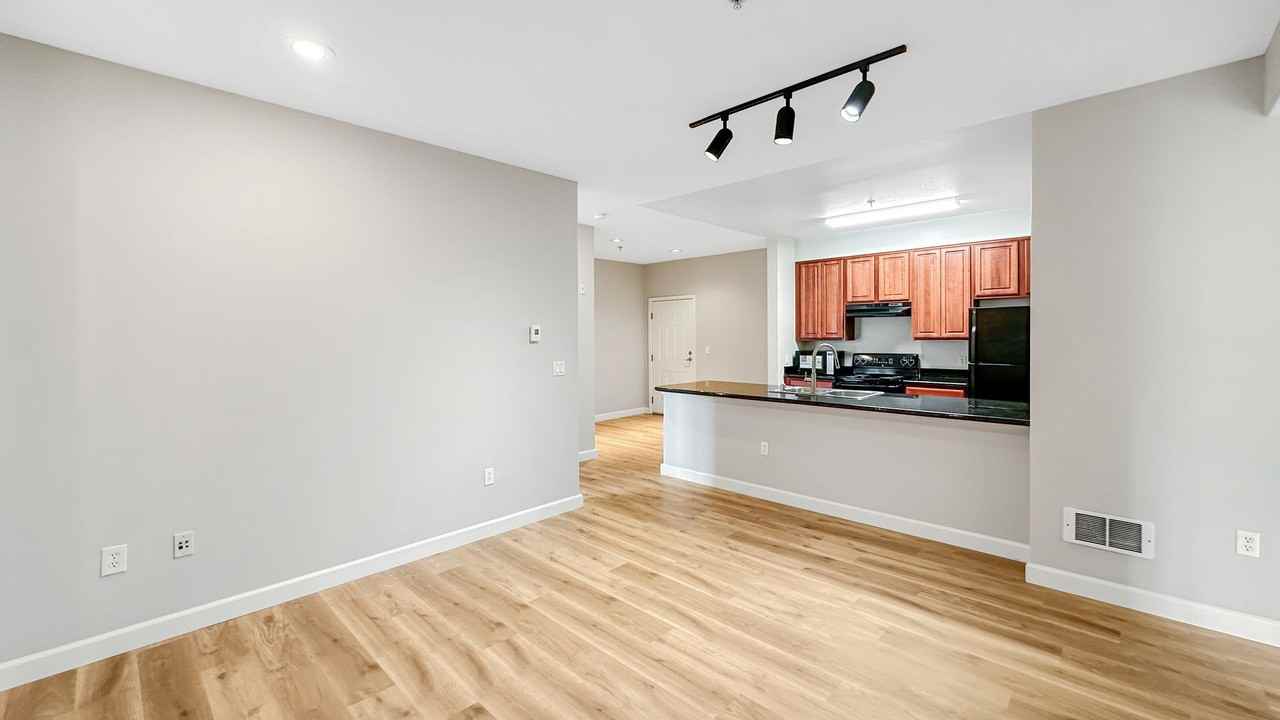 1121 40th St #5206 - Photo 4 of 13