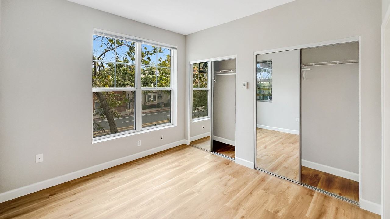 1121 40th St #5206 - Photo 5 of 13