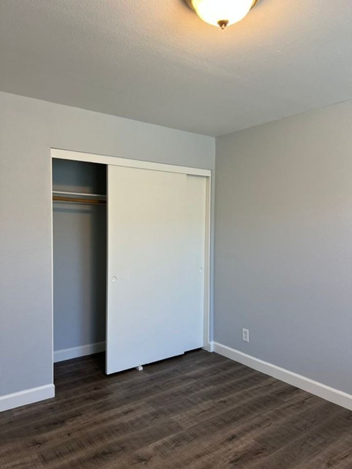 155 N Bitterbush St #B - Photo 3 of 20