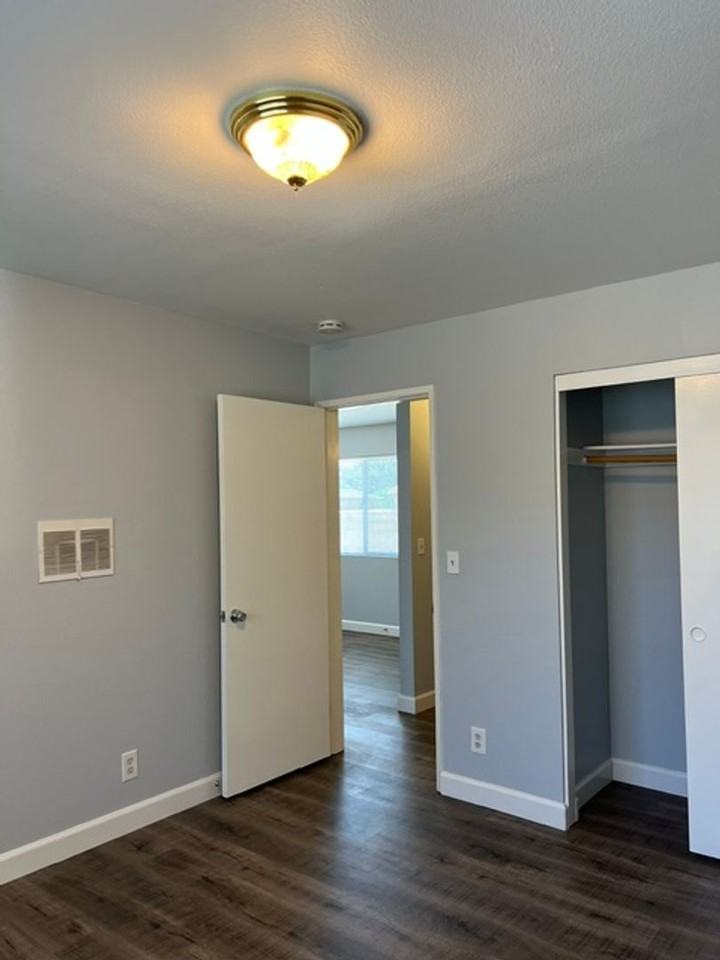155 N Bitterbush St #B - Photo 4 of 20