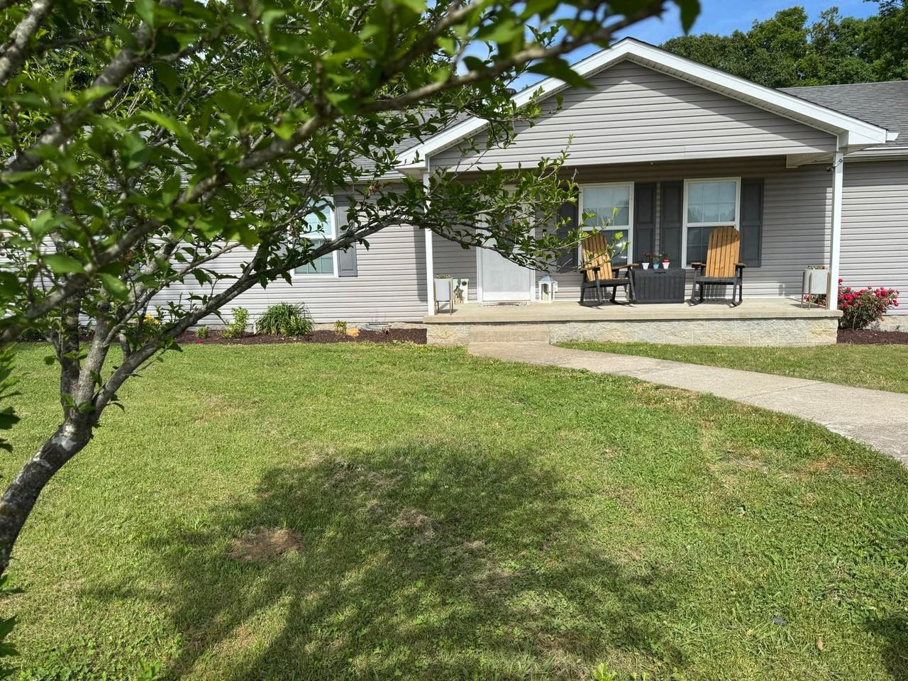 105 Larkins Dr - Photo 2 of 31