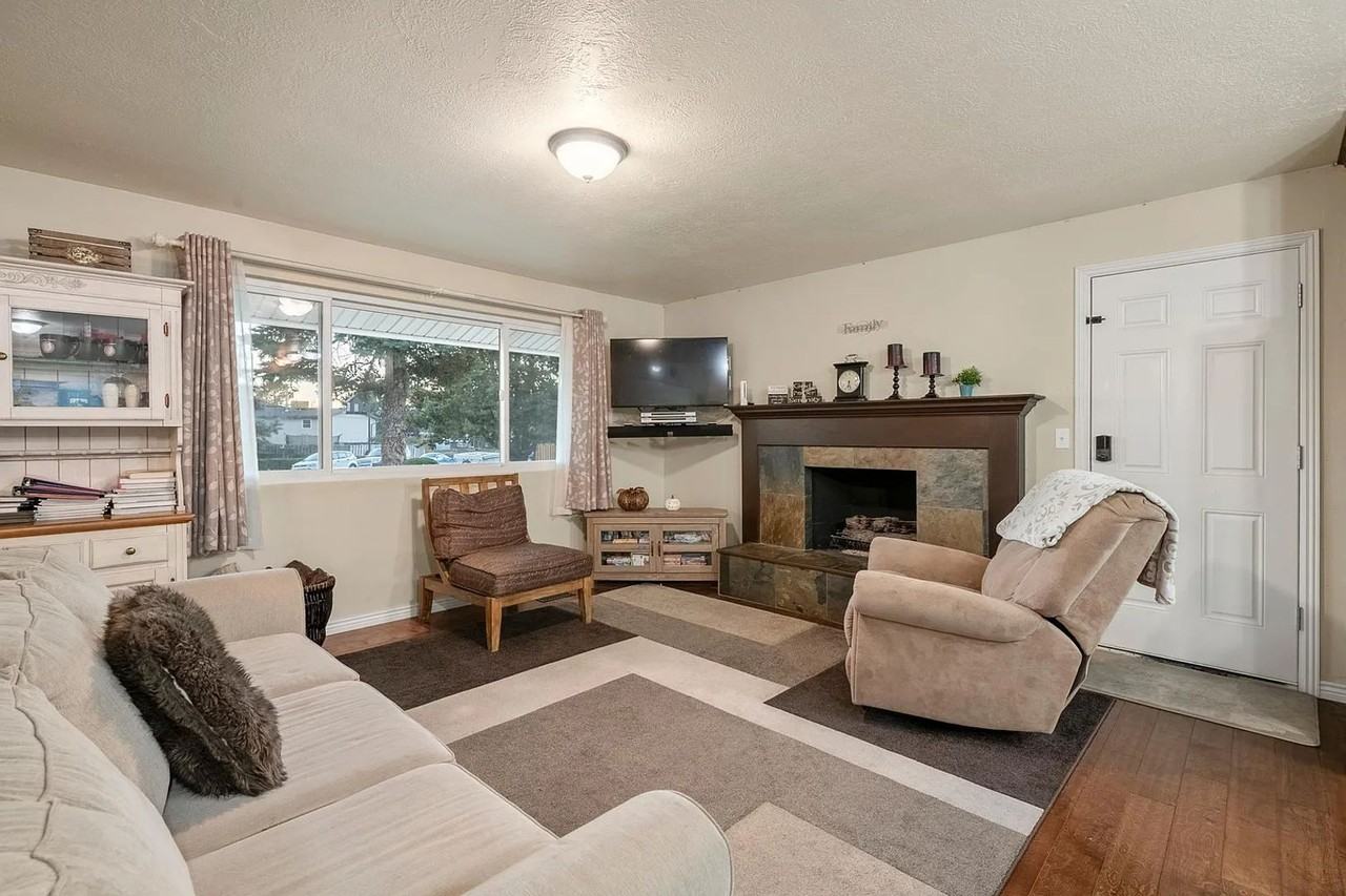 1553 E Huckleberry Cir - Photo 4 of 39